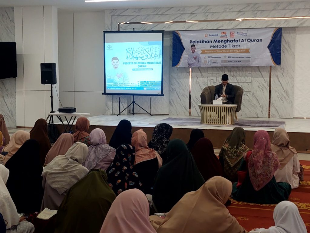 Jamaah Masjid Raya Ibnu Umar sedang bersiap untuk menerima materi pelatihan menghafal Al-Qur'an dengan metode Tikrar dari Ustaz Zulkifli Nasution