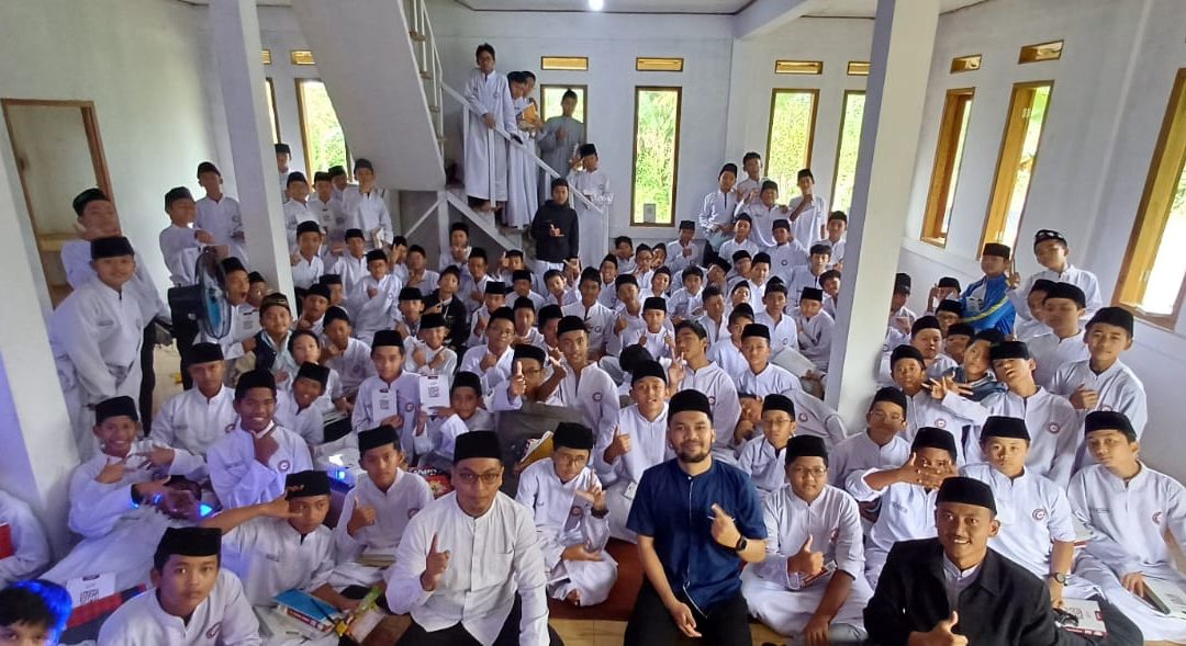 Training Tikrar di SMPIT Asy-Syifa Subang: Integrasi Guru dan Siswa untuk Optimalisasi Program Menghafal Al-Qur’an